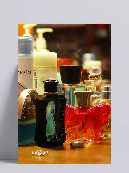香氛美學(xué)與秀發(fā)呵護(hù) 從香水瓶設(shè)計(jì)到專業(yè)護(hù)發(fā)產(chǎn)品的視覺(jué)敘事